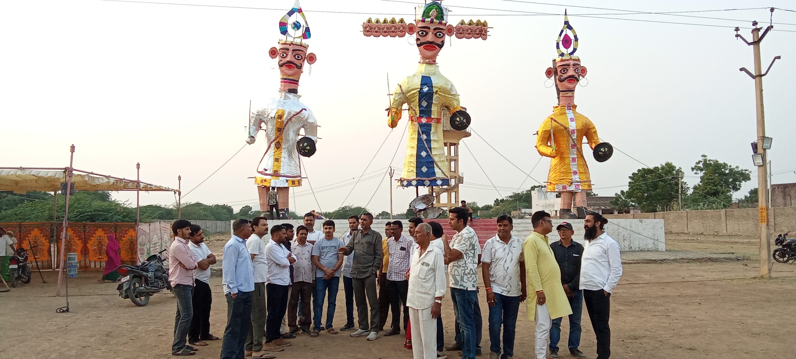 सुमेरपुर में आज दशहरे पर दिखेगा भव्यता का संगम! भेरू चौक से निकलेगी विशाल शोभायात्रा, दिल्ली के कलाकार करेंगे रामलीला का मंचन, रंग-बिरंगी आतिशबाजी के बीच जलेगा रावण